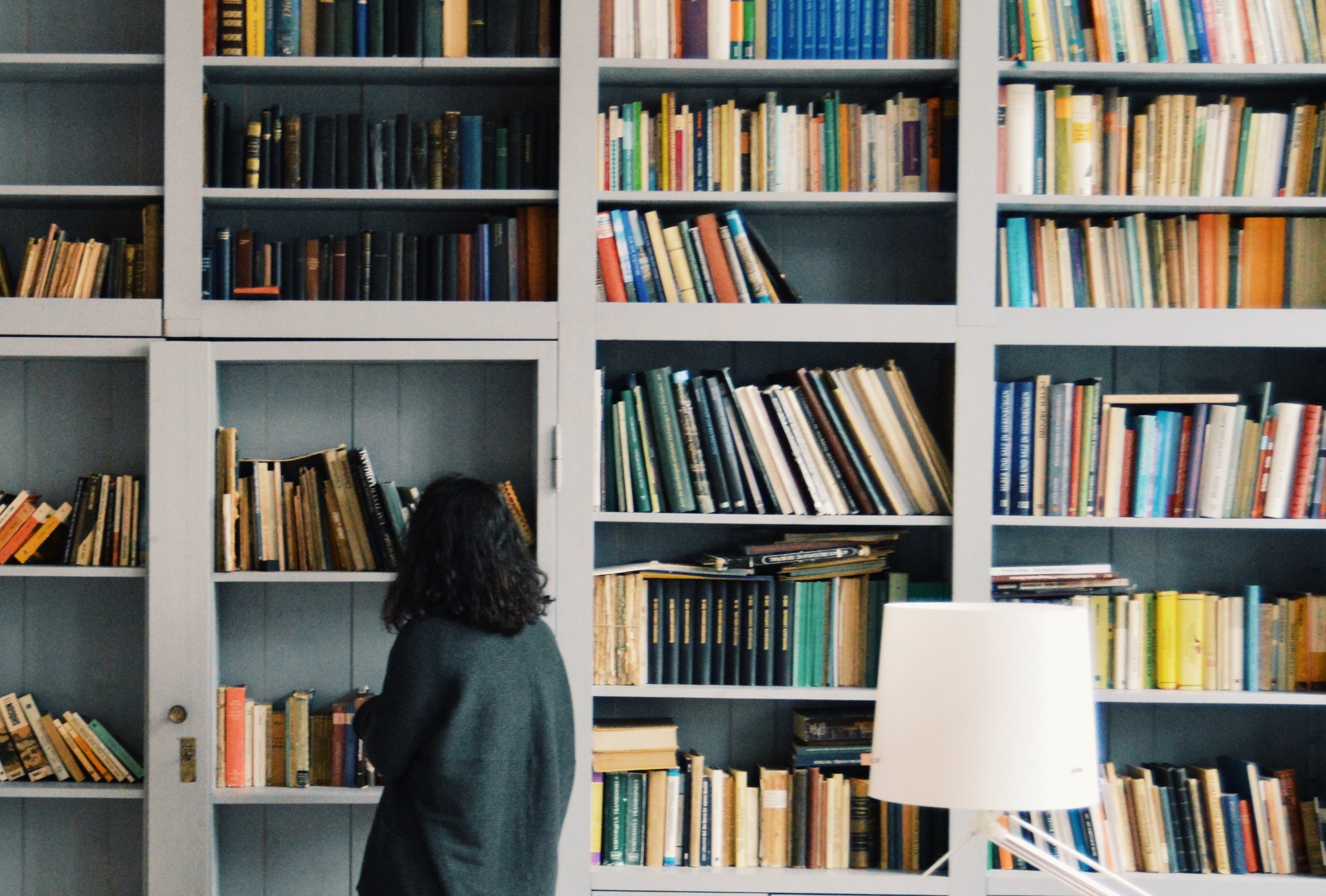 How to organize your bookshelf